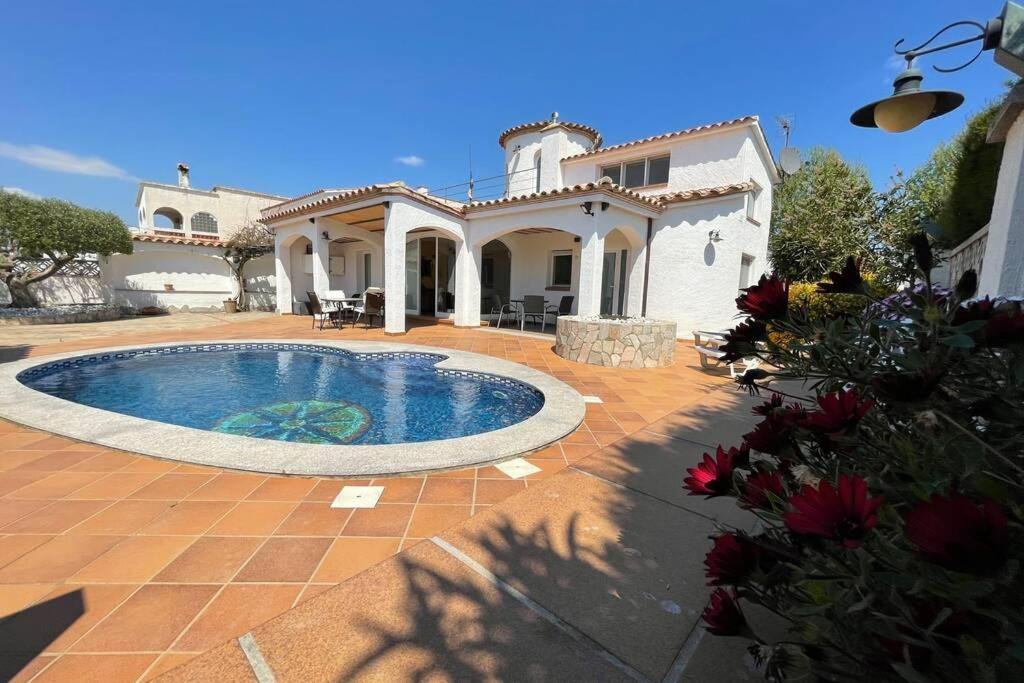 Villa Cozy Empuriabrava Piscina Privada Exteriér fotografie