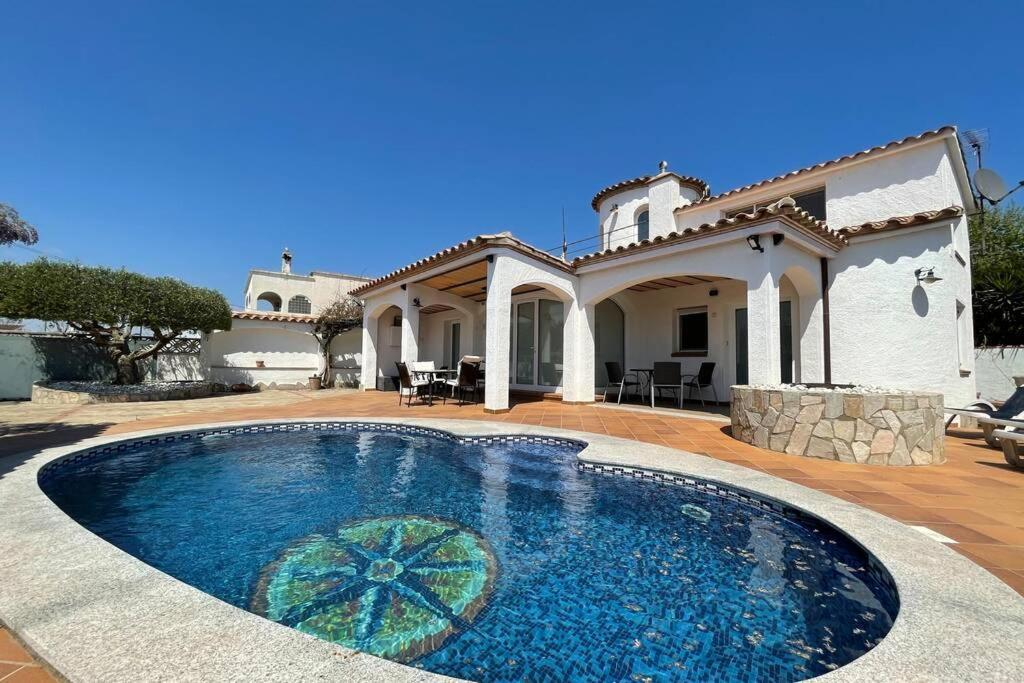 Villa Cozy Empuriabrava Piscina Privada Exteriér fotografie