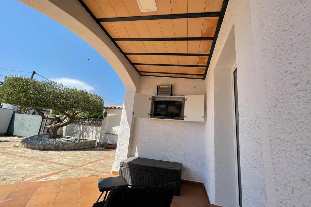 Villa Cozy Empuriabrava Piscina Privada Exteriér fotografie